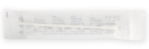 kurzer, steriler Tupfer